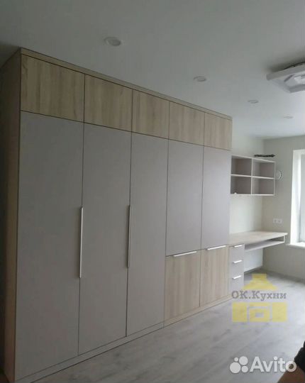 Шкаф с зеркалом