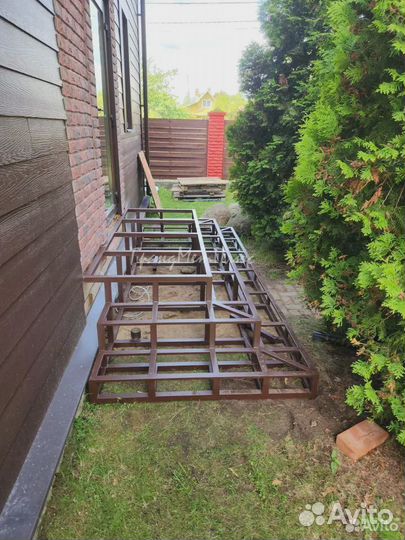 Крыльцо-трапеция металлическое