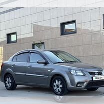 Kia Rio 1.4 AT, 2011, 156 000 км, с пробегом, цена 630 000 руб.