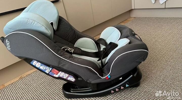 Автомобильное кресло