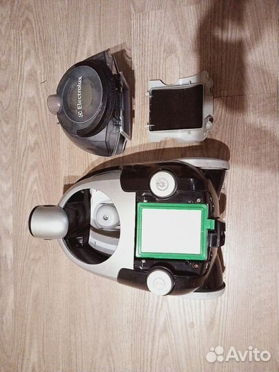 Пылесос 1800 Вт