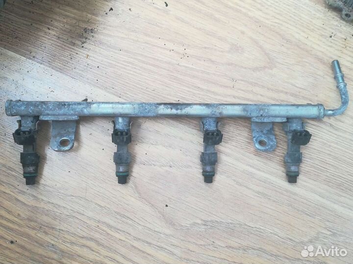 Топливная рампа с форсунками на Nissan Qashqai