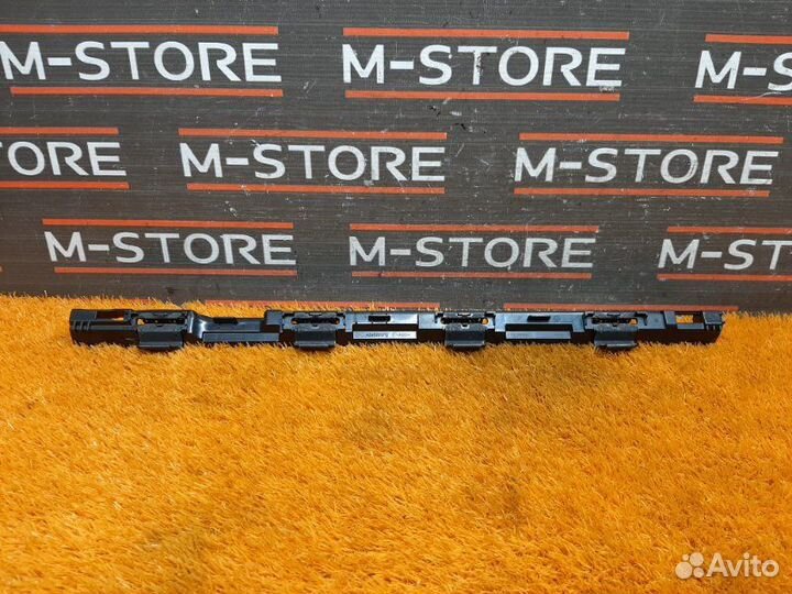 Кронштейн порога передний правый Mercedes-Benz