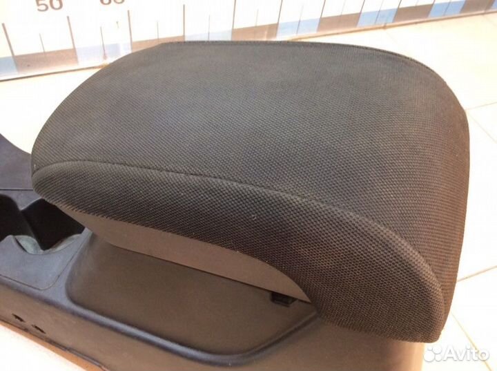 Подлокотник Mitsubishi Pajero/Montero Sport KH