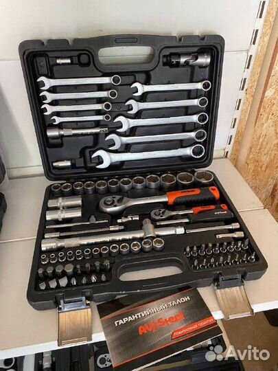 Набор головок и ключей для авто 82 предмета