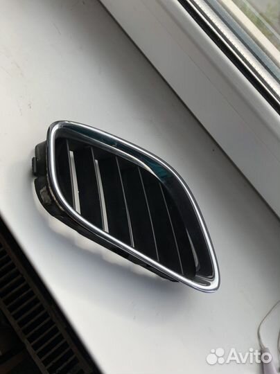 Ноздря решетки радиатора правая