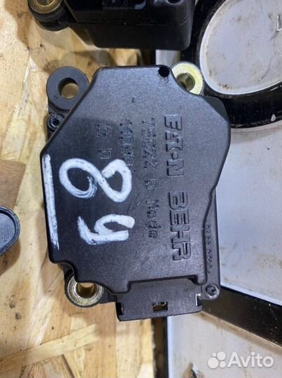 Сервопривод заслонок печки Volvo S80 седан 2.9