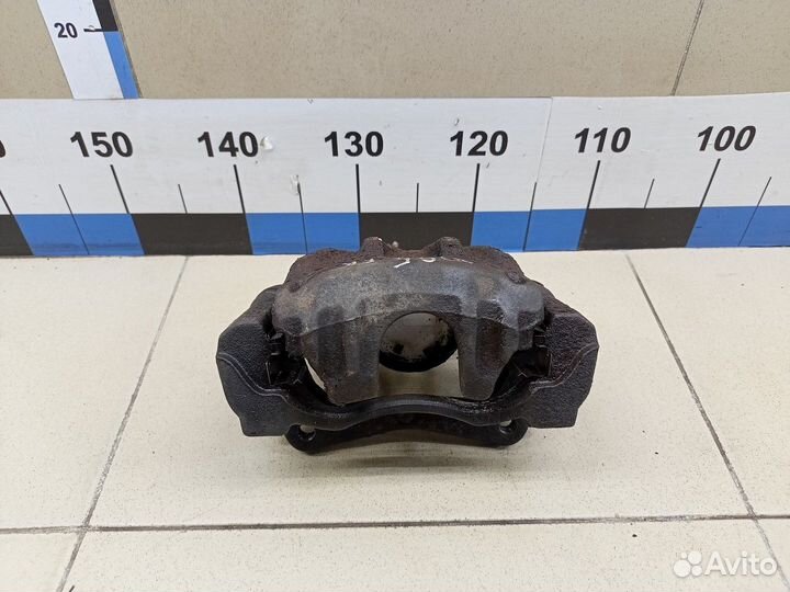 Суппорт передний правый Avensis II 2003-2008