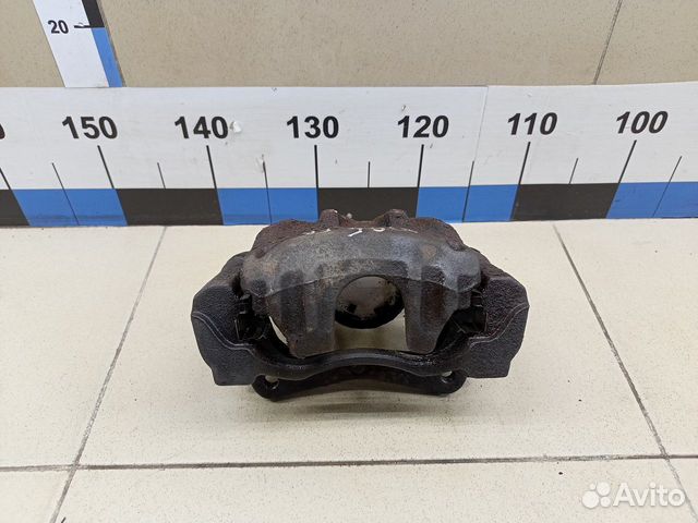 Суппорт передний правый Avensis II 2003-2008