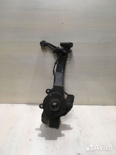 Кулак поворотный правый пассат Б5 8D0407258M