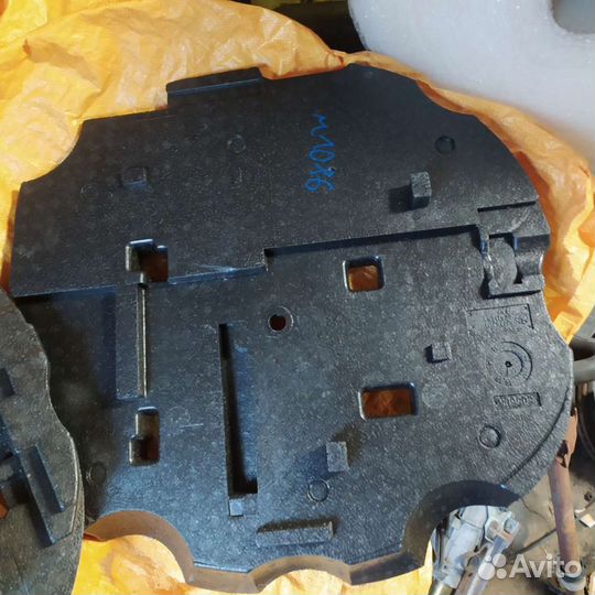 Bmw e60 Крепление приборов в нише запасного колеса