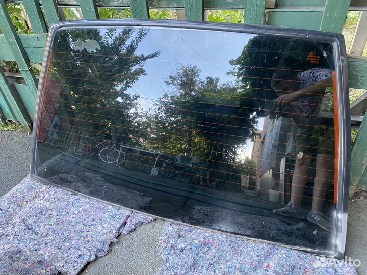 Заднее стекло ваз 2114