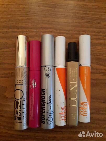Тушь для ресниц, кисточки везде разные