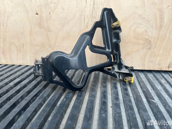 Кронштейн крыла передний правый Bmw 750Li F02