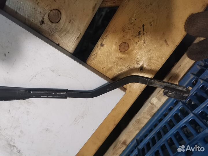 Поводок дворников левый Митсубиси ланцер10