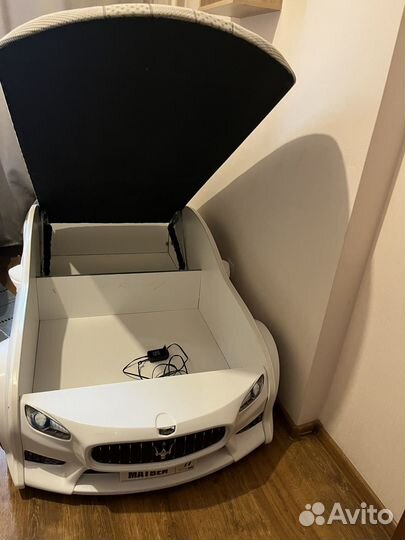 Детская кровать машина