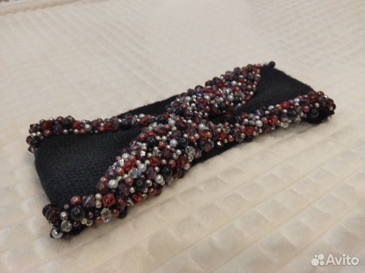 Повязка на голову вязаная с бусинами и митенки