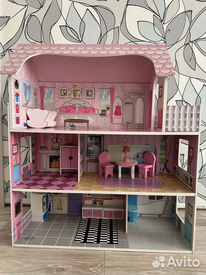 Кукольный домик с мебелью