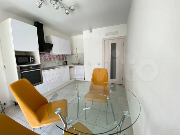 2-к. квартира, 50 м², 3/33 эт.