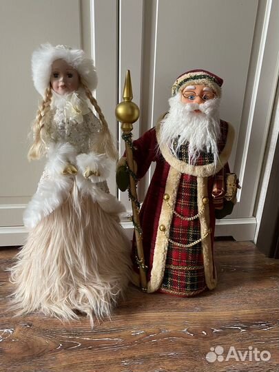 Дед мороз и снегурочка под елку