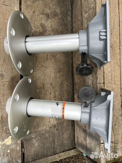 Стойка под сиденье для катера