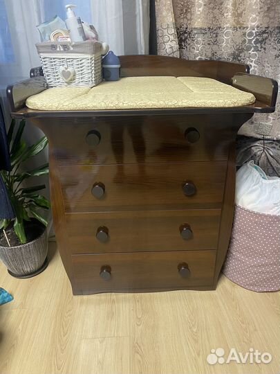 Пеленальный стол