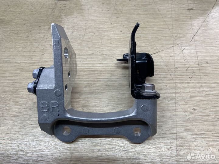 Кронштейн двигателя левый Toyota Camry 75