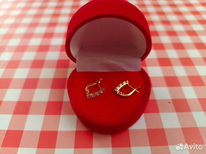 Золотые серьги