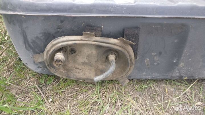 Бензобак на Мерседес 190