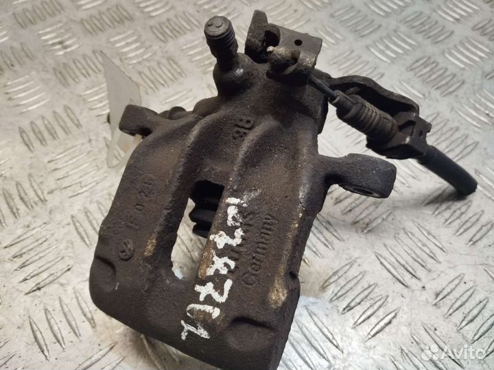 Суппорт задний левый Volkswagen Sharan 95-00