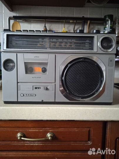 Магнитофон с радио Sanyo M2438H