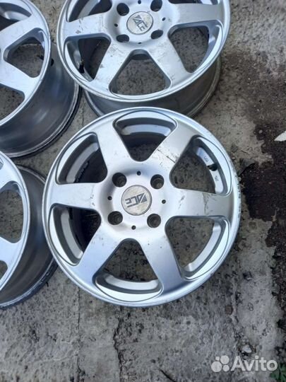 Комплект литых дисков R15 4x114, 3