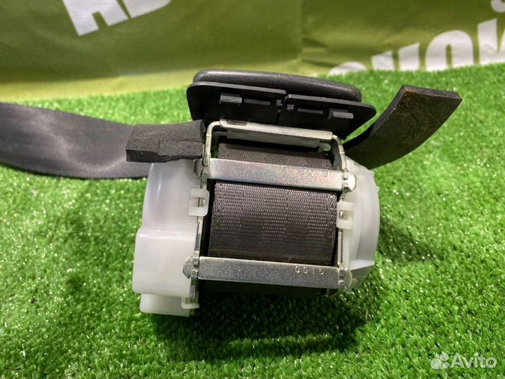 Ремень безопасности задний Nissan Skyline PV36