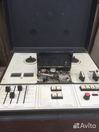 Катушечный магнитофон 