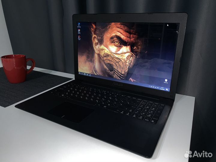 Asus: 8gb, SSD 500gb, Windows 10