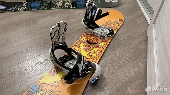 Детский сноуборд с креплениями burton