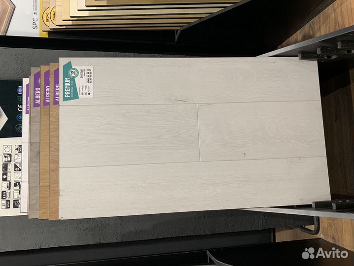 Ламинат влагостойкий новый