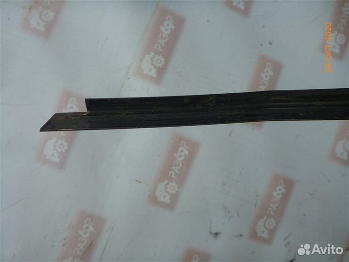 Молдинг стекла Mercedes-Benz 190 W201 M102E20 1991