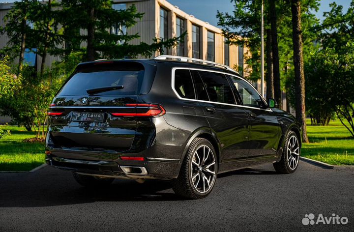 Прокат BMW X7 40d на новогодние праздники