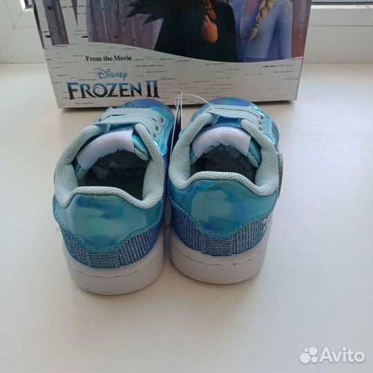 Кроссовки для девочки новые