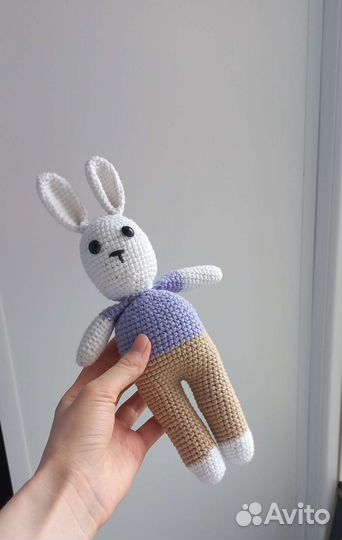 Зайчик связан из хлопковой пряжи, рост 25 см