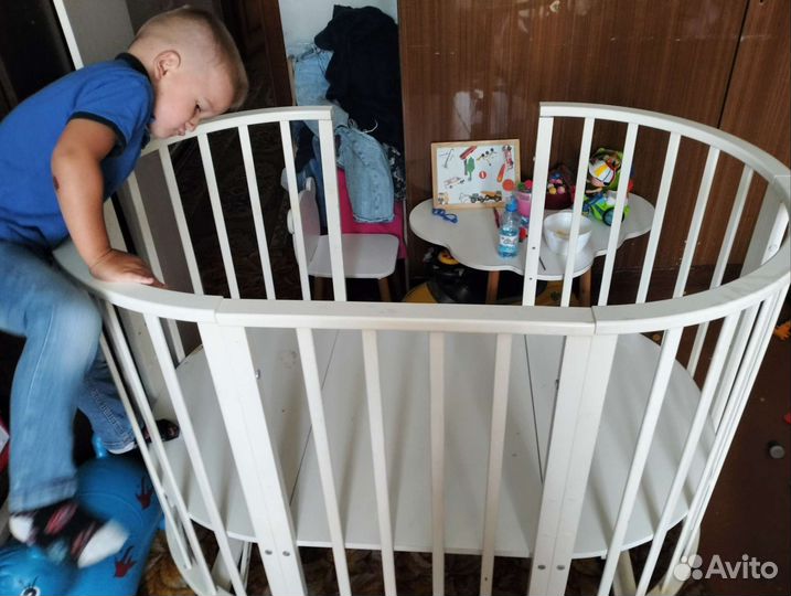 Детская овальная кроватка