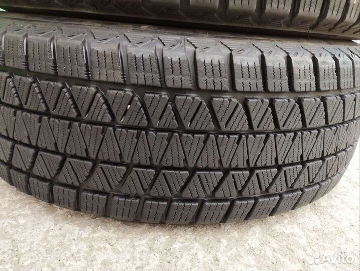 Bridgestone Blizzak DM-V3 225/60 R17