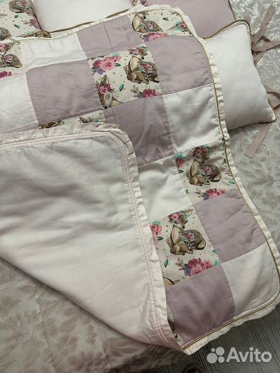 Бортики в детскую кроватку для девочки, одеяло