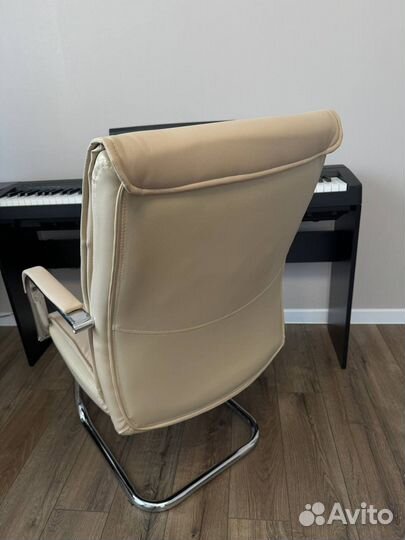 Офисное кресло