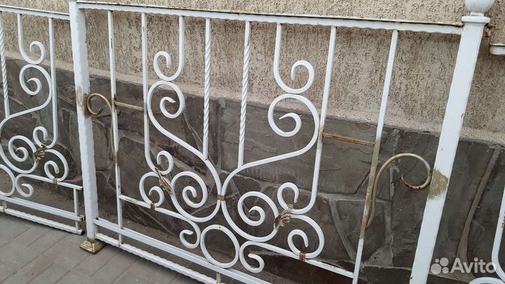 Металлические перила для балкона