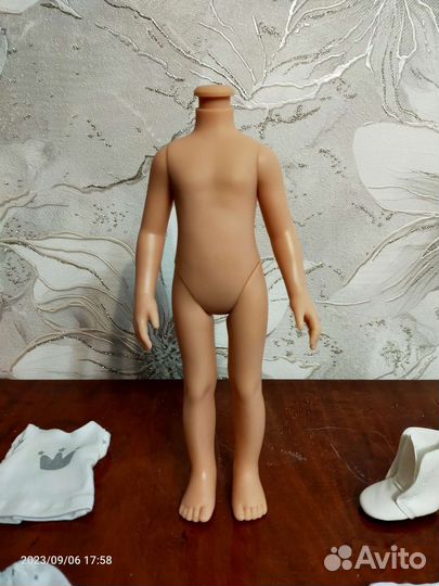 Тело светлое в идеале, пижамка Паола Рейна, обувь