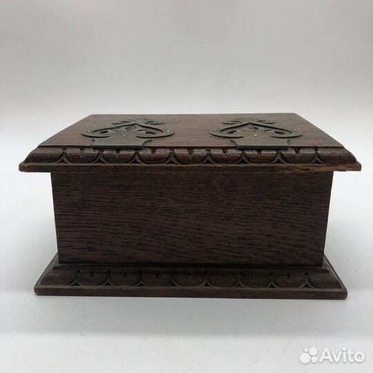 Старинная дубовая шкатулка