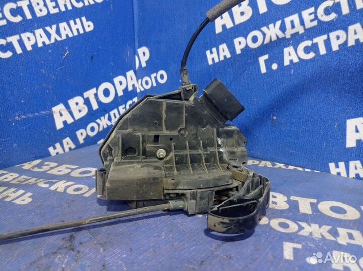 Передний правый замок двери Ford Focus 3 седан