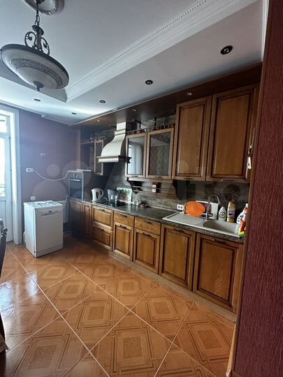 2-к. квартира, 90 м², 10/16 эт.